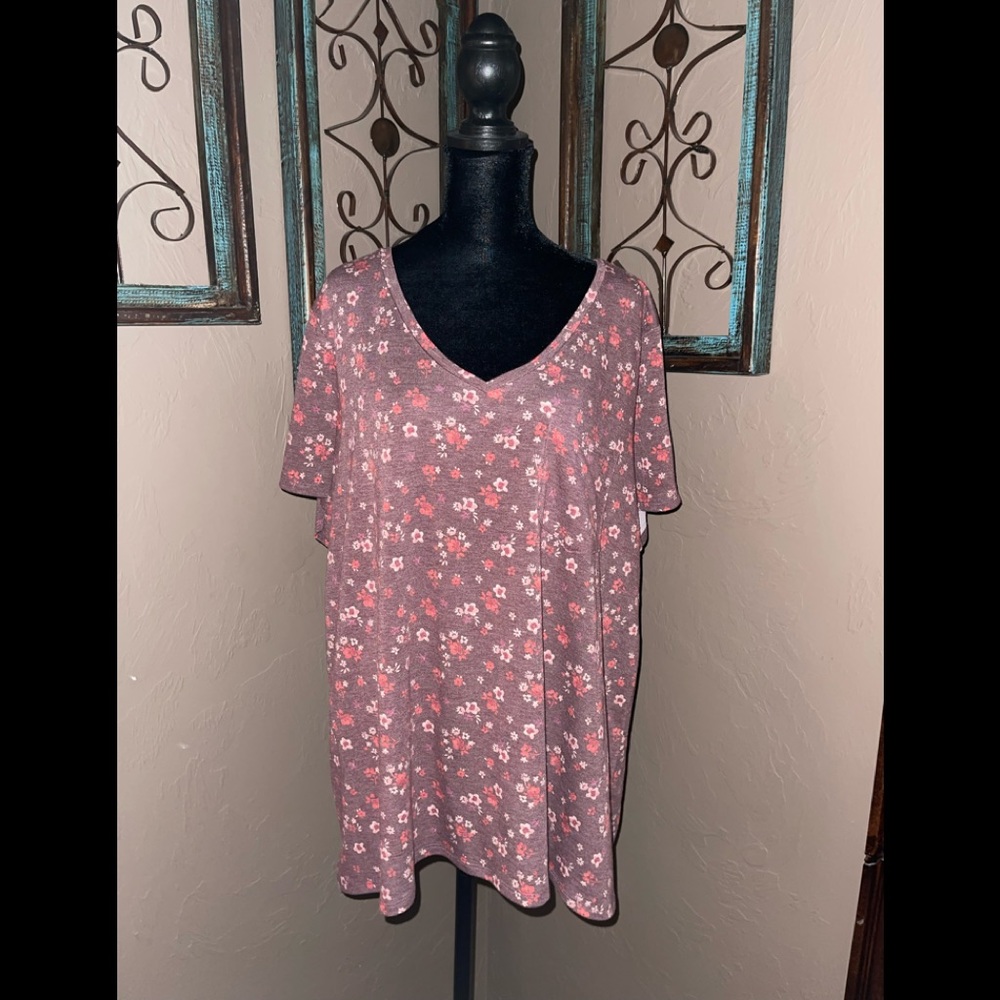 Maurice’s 24/7 short sleeve hi-lo tee floral print never worn no tag size 2X